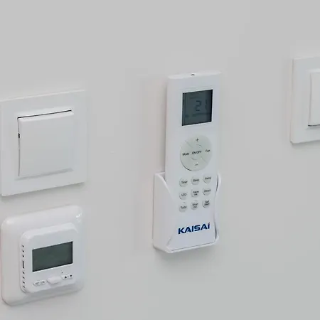 Sunny Seaside With Terrace & Parking By Renters Apartament