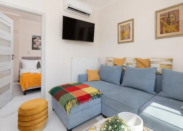 Апартаменты Sunny Seaside With Terrace & Parking By Renters