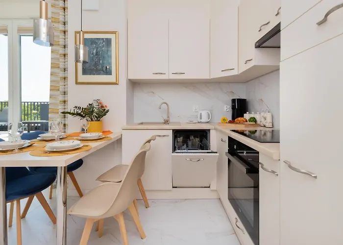 Sunny Seaside With Terrace & Parking By Renters