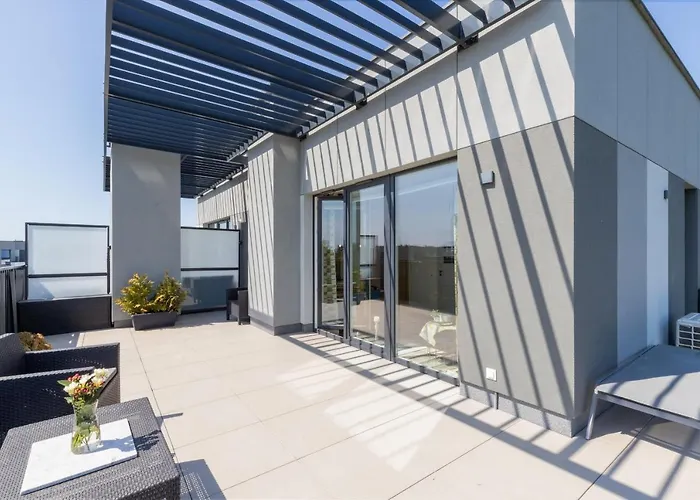 Апартаменты Sunny Seaside With Terrace & Parking By Renters